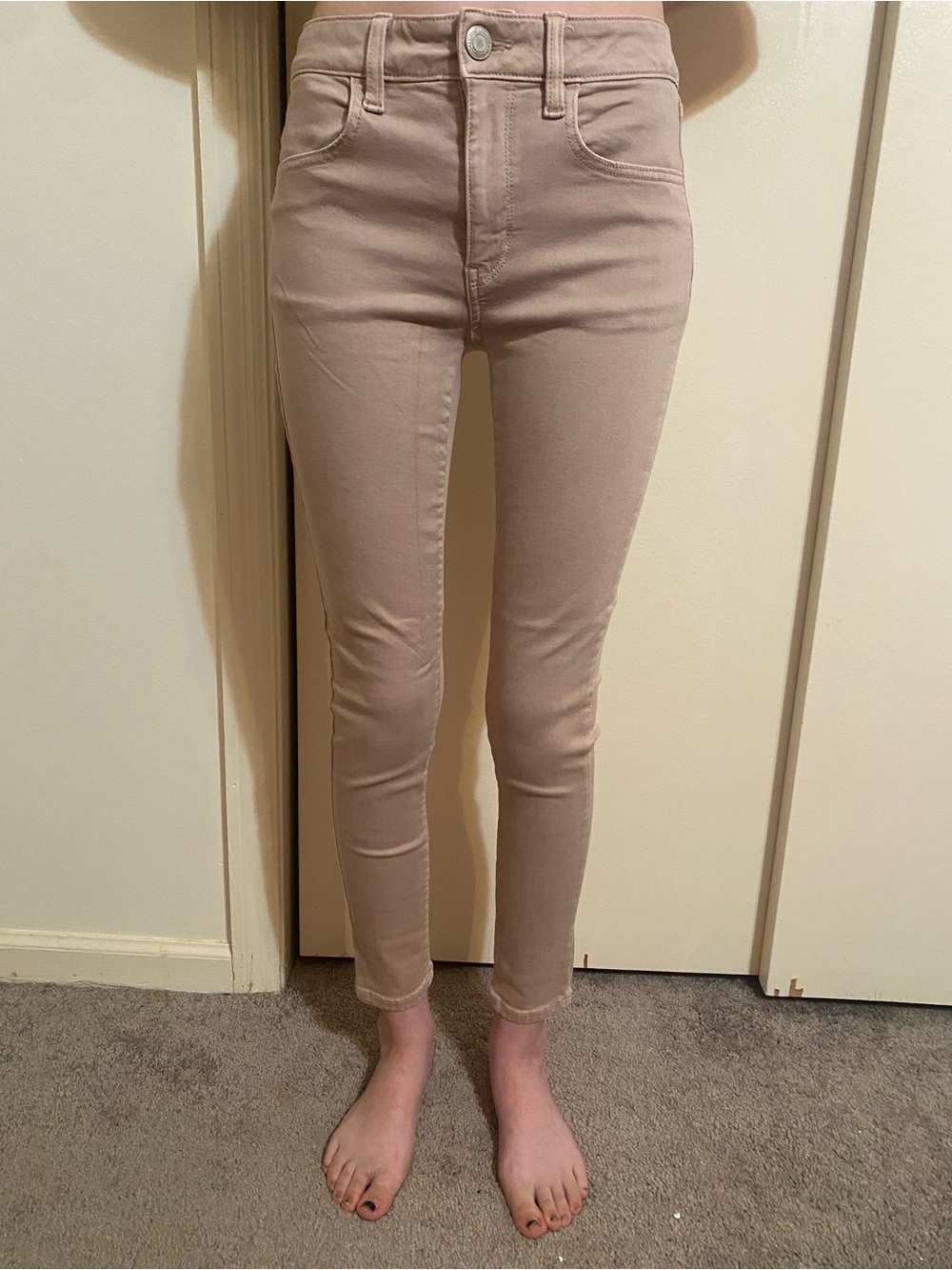 American Eagle Outfitters High-Rise Skinny Jeans in beige y2k prep